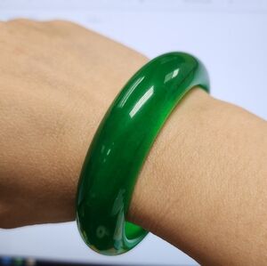 Certified Green Myanmar Jadeite Bangle